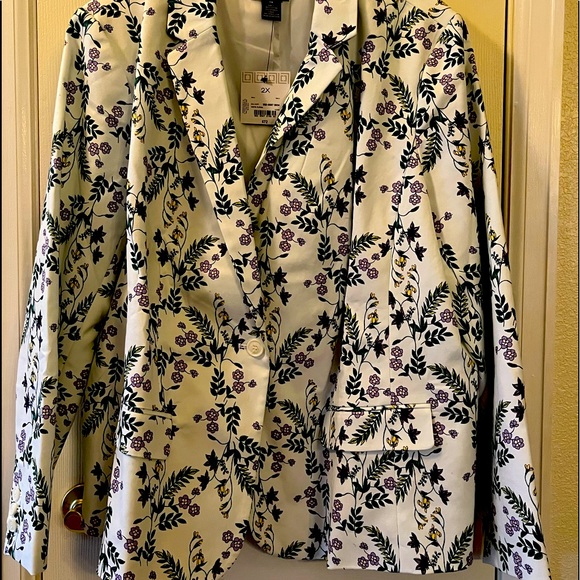 Woman’s jacket - Picture 1 of 3